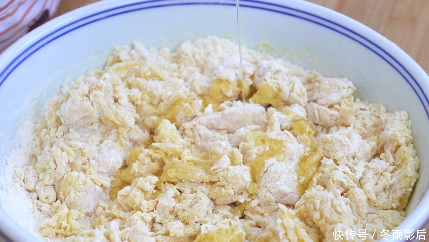 用红薯和花生米做一个大号面包,不用烤箱,蓬松宣软又拉丝,解馋