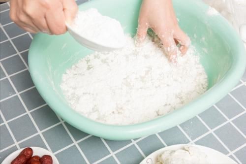 面团|发面，别只用酵母和白糖，多放1样，馒头又白又软，想不香都难