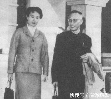 溥仪|溥仪晚年携夫人重游故宫,遇见一老头顿时脸色大变,尴尬打招呼!