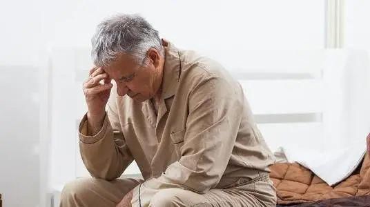 老人|老人为什么总是早早就起床了?这样好吗?