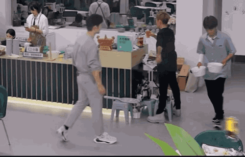 中餐厅|厨房里的丁真xswl,跟龚俊比ok和洗碗的姿势,太接地气了!