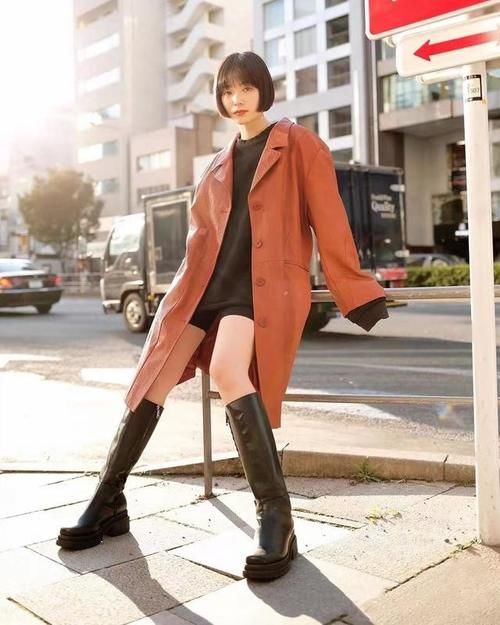 大衣样式千篇一律怎么摆脱路人感？学会这些穿搭技巧，走路都拉风