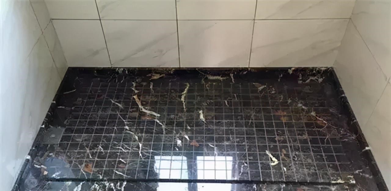 下水口|卫生间别再做斜坡排水了,现在流行这样做,下水更快还防滑