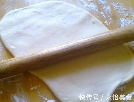 开水|烙饼想要柔软又多层？有人多抹油，有人用开水烫面，其实这都不对