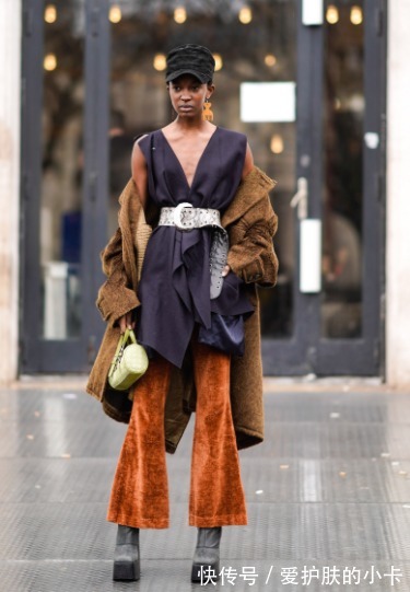高度|阔腿裤不香了!今秋“奶奶裤”火了,搭配外套潮爆了!美出新高度