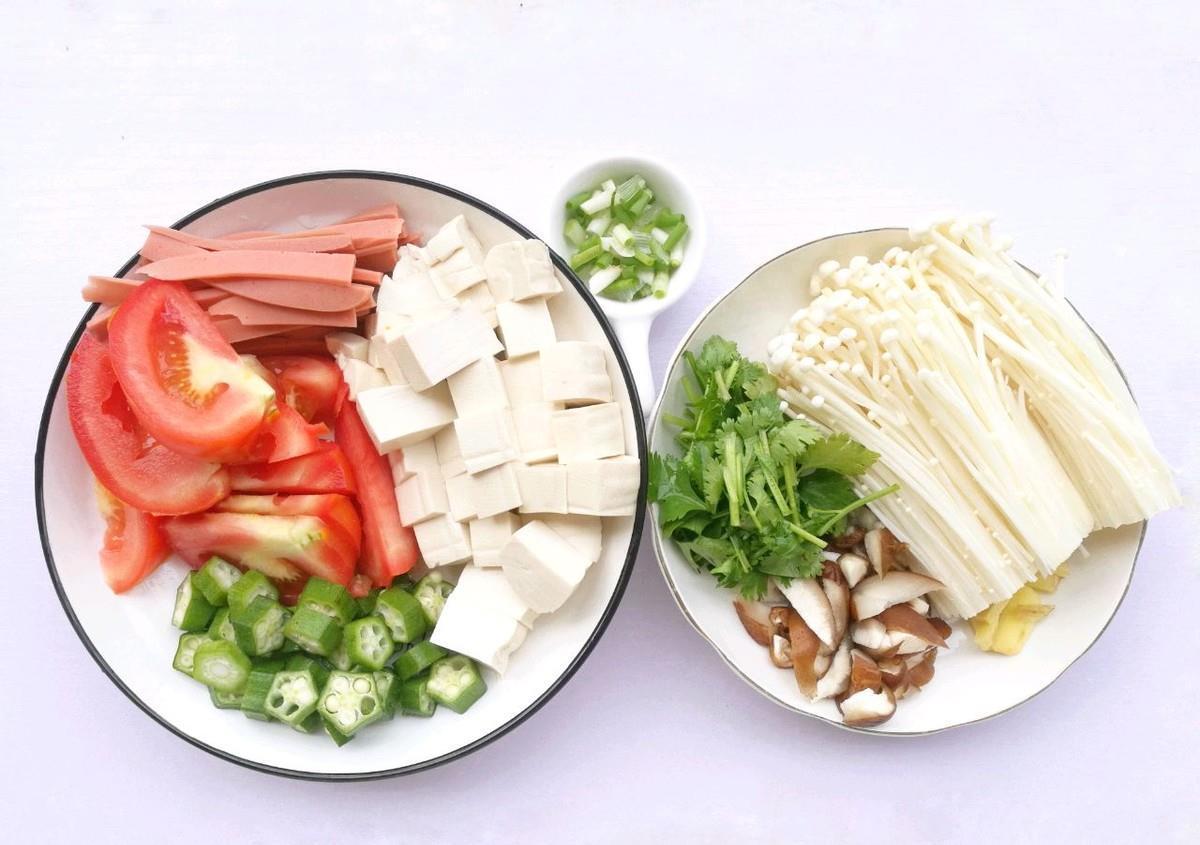 秋葵|自制美味番茄菇菌豆腐汤，食材丰富，营养更丰富
