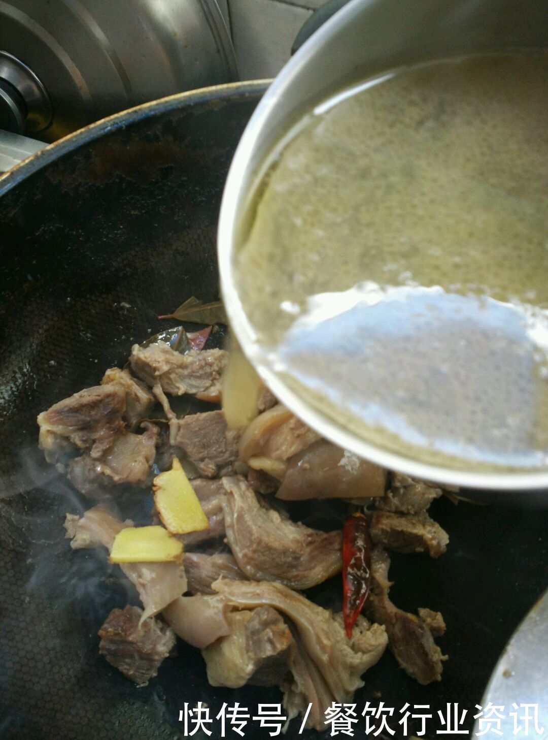 解馋|秒杀某师傅的红烧牛肉面,“他”来了,家里日常解馋必备!