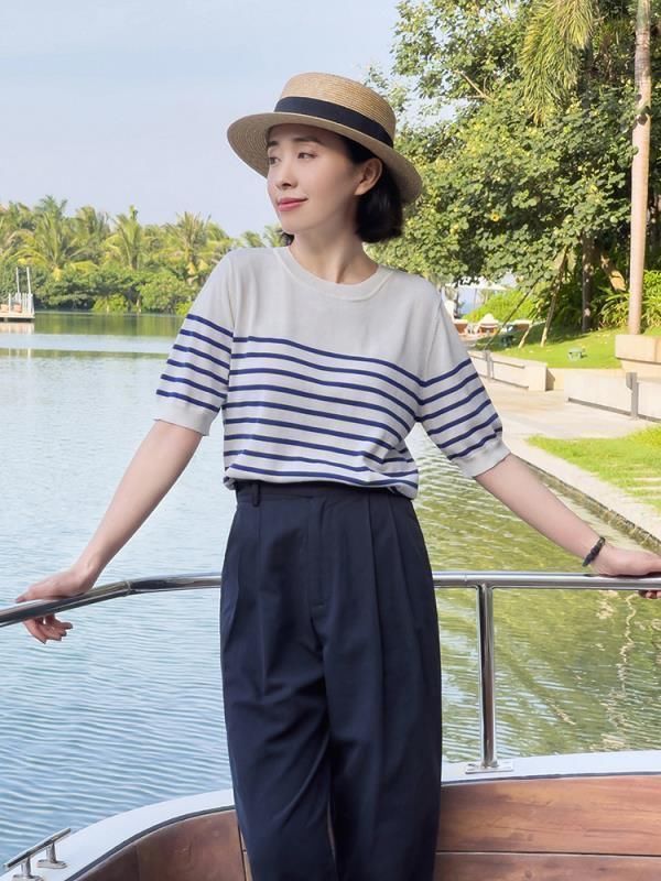 搭配|30岁到40岁怎么穿才减龄洋气？条纹衫搭配牛仔裤简约大气，超好看