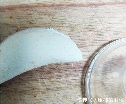 把雪糕扔进油锅里半分钟，我尝了一口，忍不住又做了一盘！