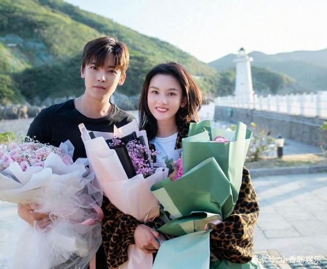 搭档杨超越综艺，侯明昊双剧预定播出，并与宋祖儿关晓彤合作