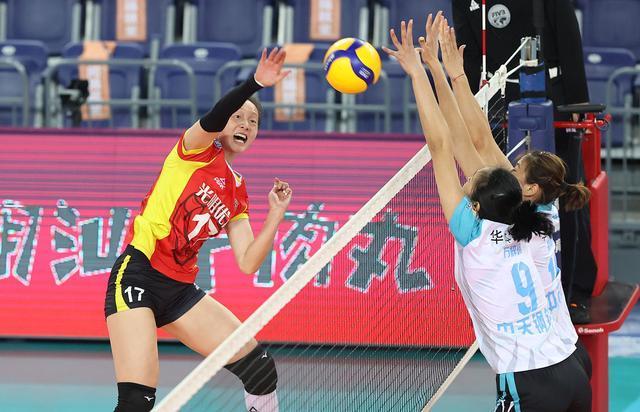 上海女排|56扣21中轰22分!女排1米8主攻导演大逆转,霸气进攻撕开江苏防线