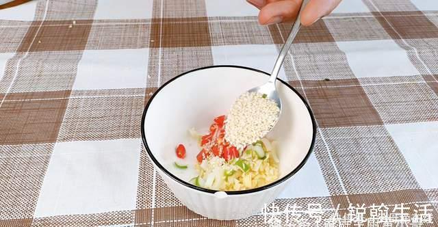 冬天这样吃菠菜，比红烧肉还下饭，加上两个鸡蛋，10分钟就上桌