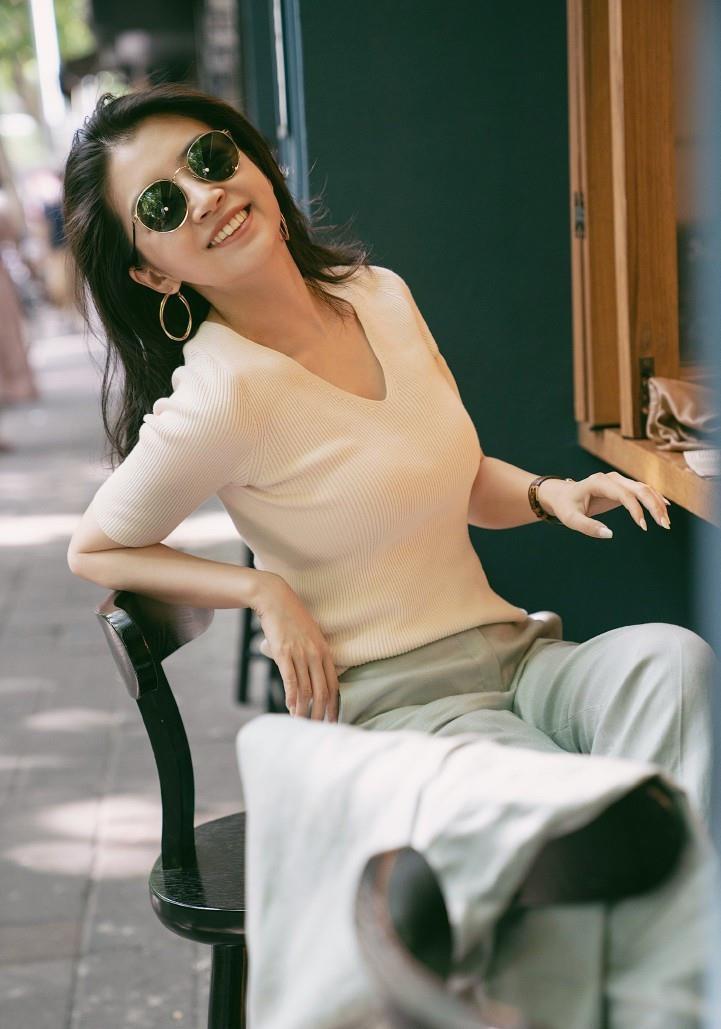紧身衣|建议50岁的女人,这5类衣服少穿,显老没气质,还常被人说显廉价