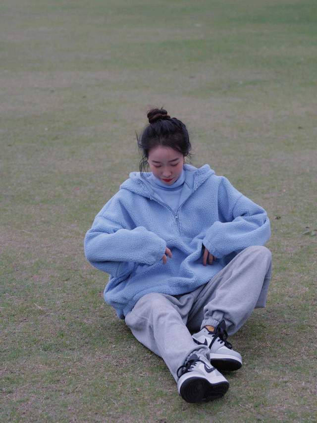 卫衣 卫衣下装别配裙子,太土气了,今年流行这6种搭配,时髦又洋气