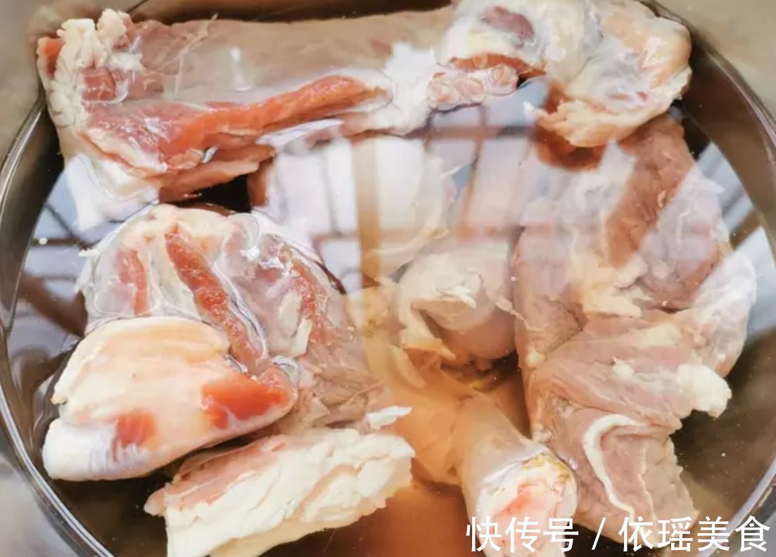炖羊肉时，放香料不对，大厨：只加这2样，羊肉鲜香美味还没膻味