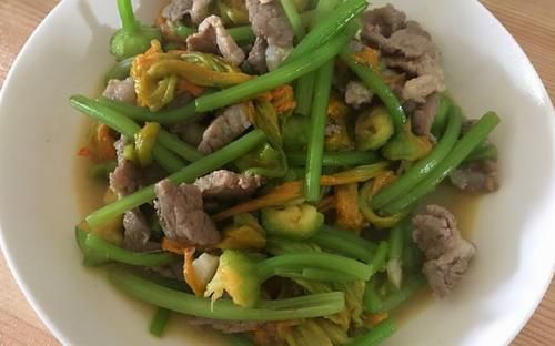 含有|女性常吃3种食物，每天一次，能增强体质，健脑益智，润肺美白