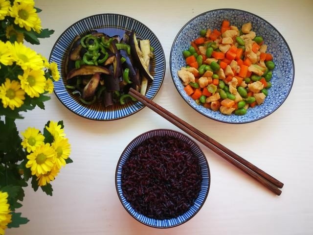 营养师一天的减脂三餐,看看都吃些什么,食谱你也可以用哦