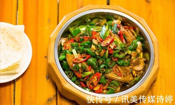 大厨|辣椒炒肉,先炒肉还是辣椒?大厨教你正确做法,夏天吃太下饭了。