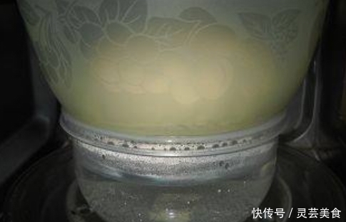 酵母粉|馒头店老板：发面别用酵母白糖，多加一样东西，10分钟发一大盆！