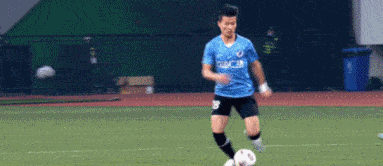 右脚|参加附加赛!中超:大连人4-1青岛 单欢欢双响拉尔森破门