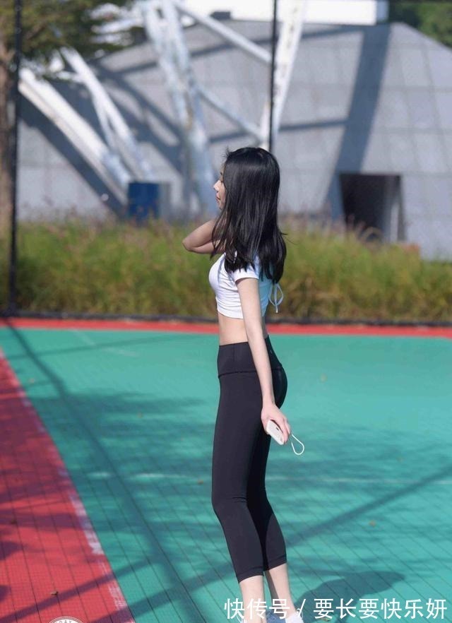 装扮 潮流有新意的打底裤装扮让气质满满呈现，穿着舒适个性，青春时尚！