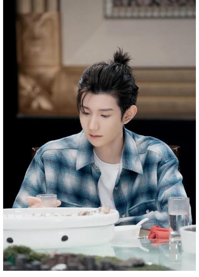 社交|王源愛奇異劇本鯊，引領“劇本殺社交”時尚新潮流