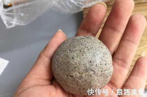 早餐饼|别看它小,“钙是牛奶的8倍”,做成营养早餐饼,全家都爱吃