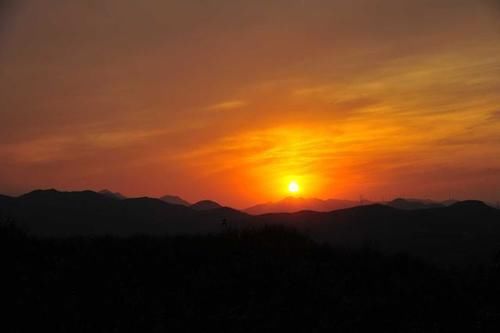 山路弯弯，遇见最美夕阳红