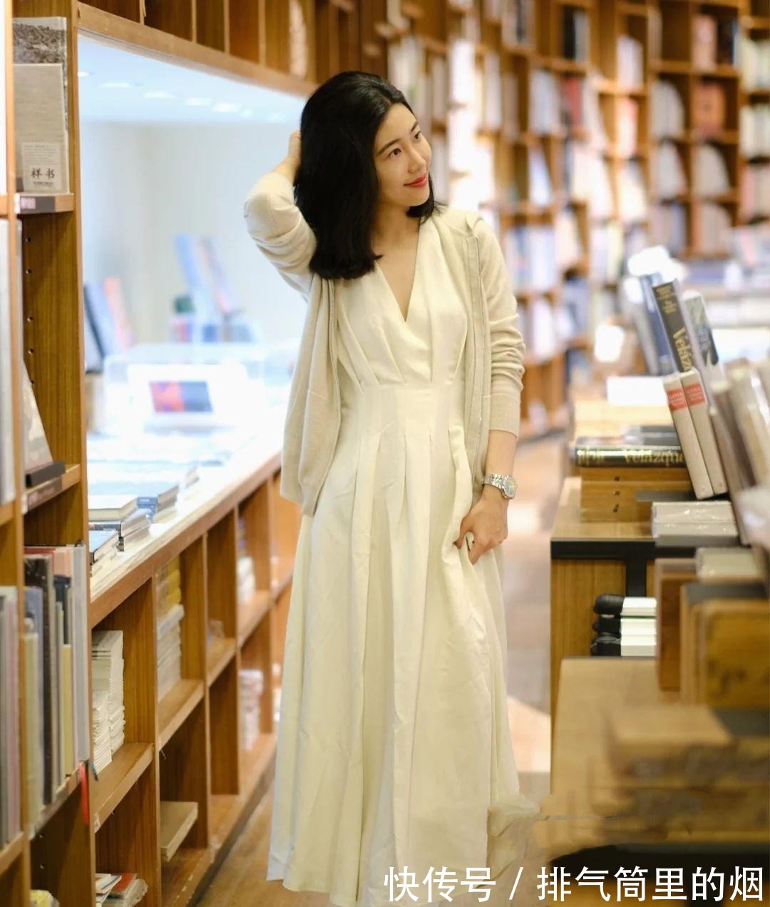 女人 真正会打扮的女人,入秋后都离不开这3种颜色,洋气显白有气质