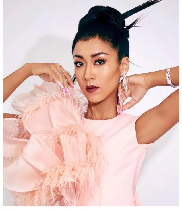 吉克隽逸帮林允做美甲,手臂暴露真实肤色,脱离美白滤镜后是真黑插图13 吉克隽逸帮林允做美甲,手臂暴露真实肤色,脱离美白滤镜后是真黑插图13