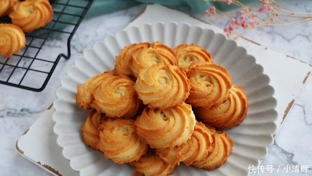 简单几步，教你在家做曲奇饼干，又酥又脆比买的好吃，特别解馋