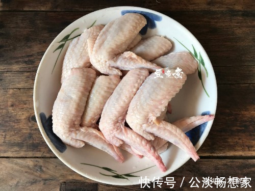 鸡翅|母子二人的午餐，在朋友圈火了，鸡翅大虾一锅烩，收到点赞无数