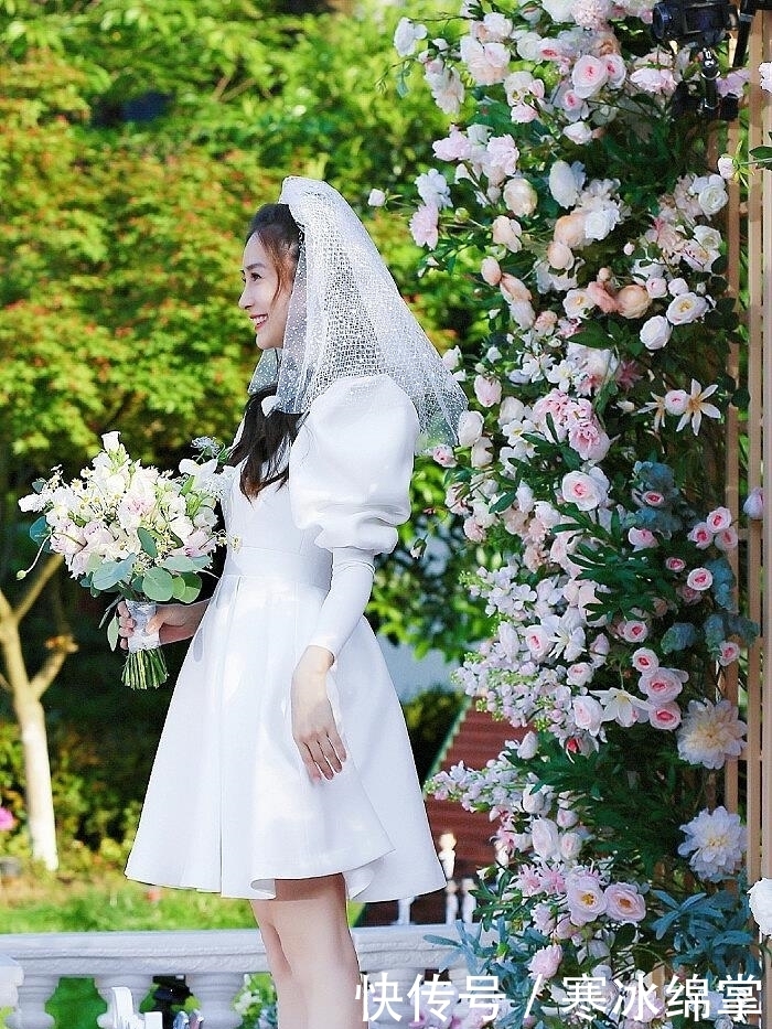 穿上婚纱的女星们真是惊艳了我的时光,看得我都想结婚了!