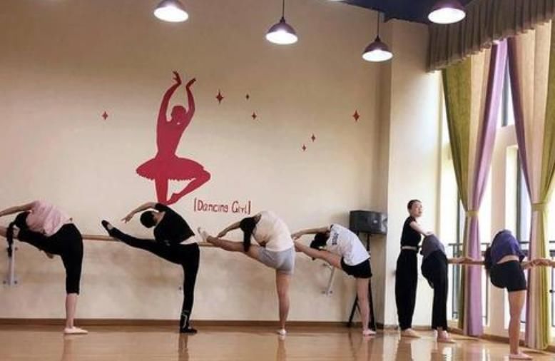 兴趣|你为自家孩子报名了哪些兴趣辅导班？学钢琴过时了，第一种烧钱呀