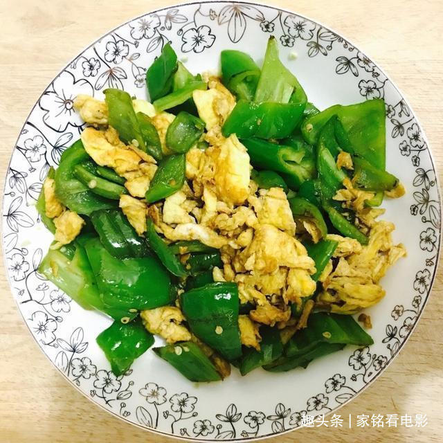 美食推荐椒炒鸡蛋、虾仁烩白菜心、熘肝尖、蒜炒五花肉的做法