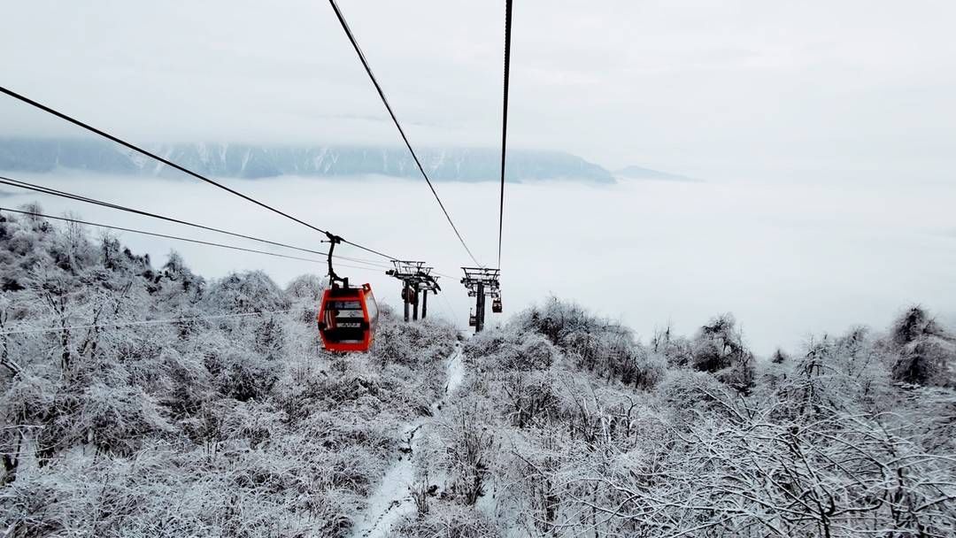 滑雪场|从四季滑雪样板间到“金针菇”旱雪 四川人实现“冰雪梦”