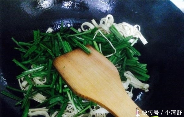  自从学会韭菜新吃法，一周吃2次，比吃肉还香，好过瘾
