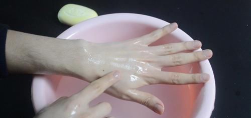 2元一块的硫磺皂,作用真厉害,解决了很多人的烦恼,太实用了