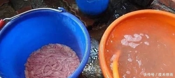 洗猪大肠,不加盐不加醋只需3样,大肠更干净,而且还没腥臭味