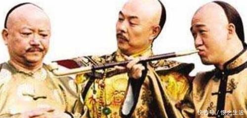 和?|乾隆一上联:金木水火土,和珅纪晓岚各自对出下联,谁对得好