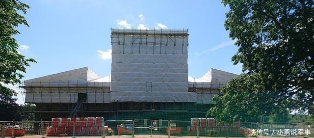 世纪|古堡翻修,考古学家从老鼠洞里找出15世纪孤本书,之前仅一册