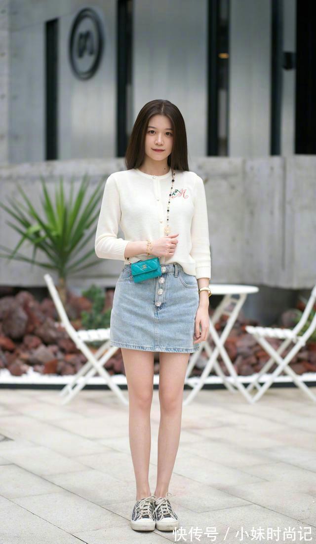 一字带|简约风格的一字带细跟凉鞋,搭配牛仔裤,就能展现女生的卓越风姿