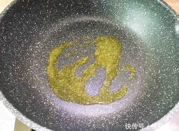 煎鱼时，热油下锅还是凉油？许多人弄错，难怪鱼肉又老又腥不好吃