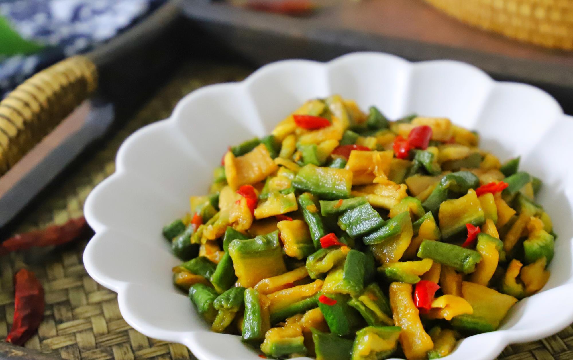 多加理会|夏天萝卜如此做,随手一炒就是下饭菜,清脆入味,比大鱼大肉开胃