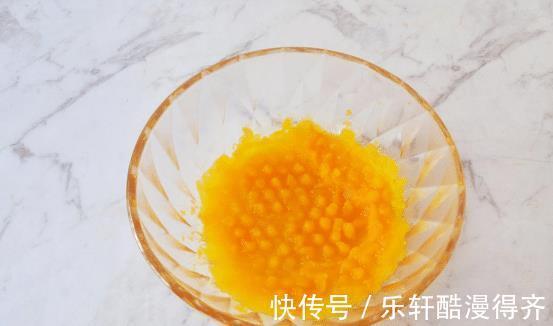好吃|甜香滋养，无油紫米馅南瓜饼，制作简单还好吃