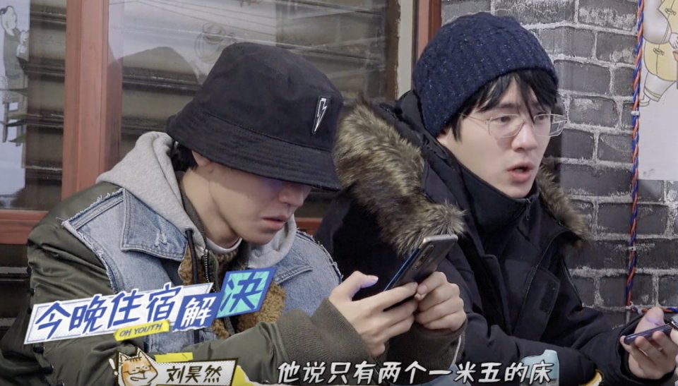 《恰好是少年》直播暴露真实素颜状态！王俊凯长痘刘昊然服务好？