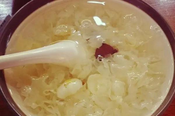 滋阴养颜|女性到了中年,想要保养脸蛋,不妨多吃此物,滋阴养颜显年轻