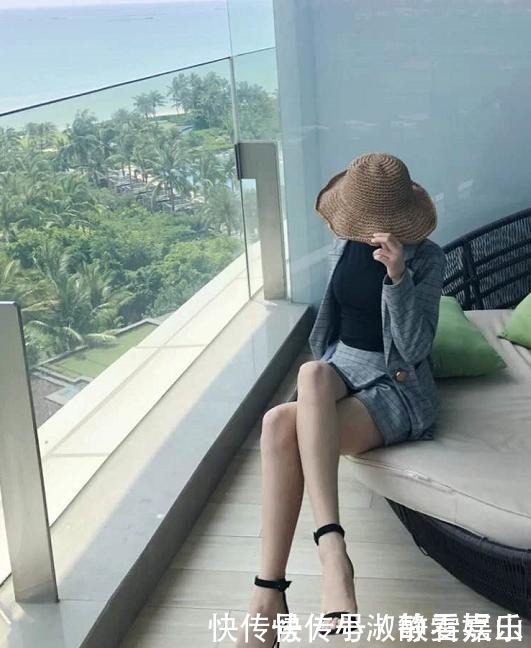 一字带的高跟鞋太绝了,不管在什么场合,穿上它基本都不会踩雷