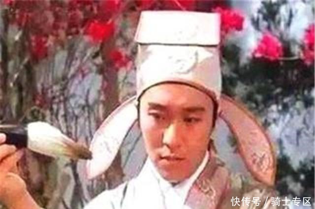 厕所对联趣事上联“来人不蹲就站”,下联对出堪称经典!