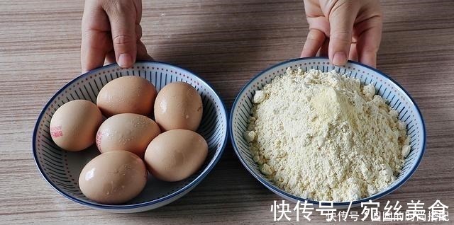 无油无糖的玉米面蛋糕，蒸锅就能做，低脂不怕胖，简单好吃不上火
